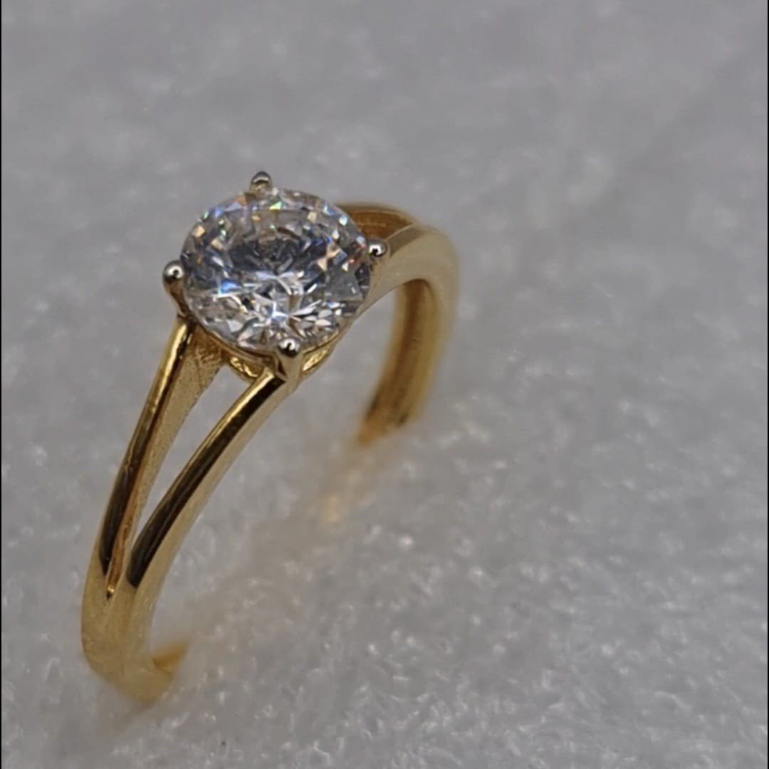 Buy Single Stone Ring Design For Ladies Online | CaratLane